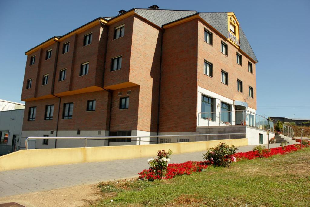 Hostal Tio Pepe II Бембибре Экстерьер фото